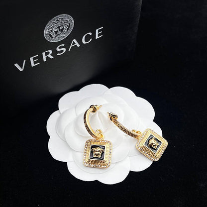 55 dhs🪙🌨️ Earrings

Versace Master
With Box And Paper Bag
🎁🎁🎁

Zain89
❤️❤️❤️