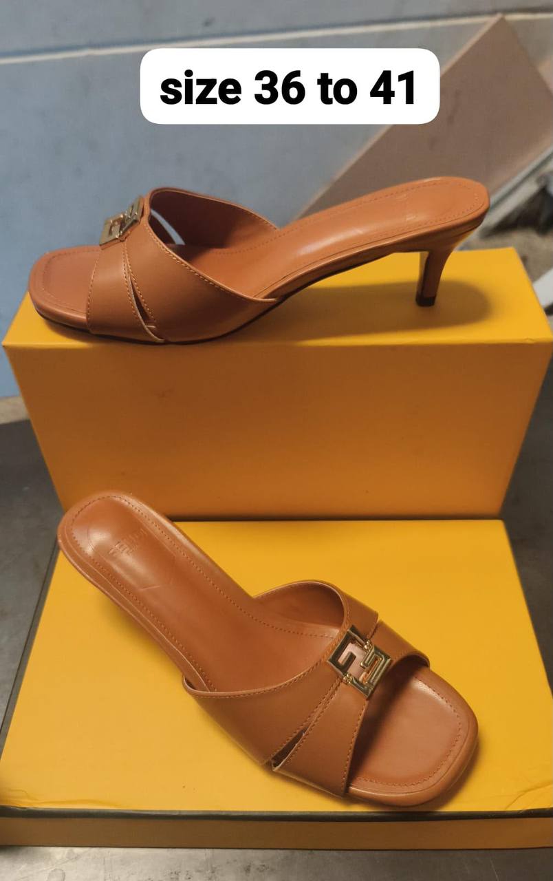 Fendi

size 36 to 41

90 dhs🇦🇪🇦🇪

Zain103
♥️♥️♥️