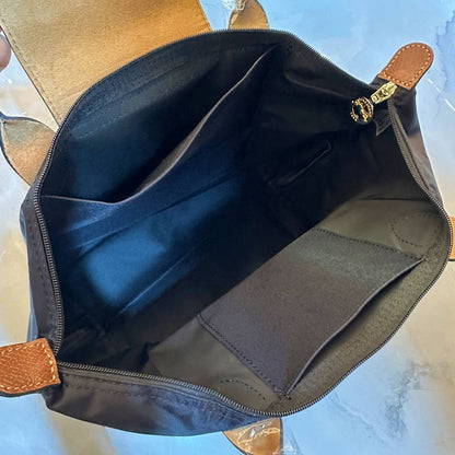 LONGCHAMP
HIGH QUALITY MEDUIM SIZE 
85 dhs✅

Zain39
♥️♥️♥️