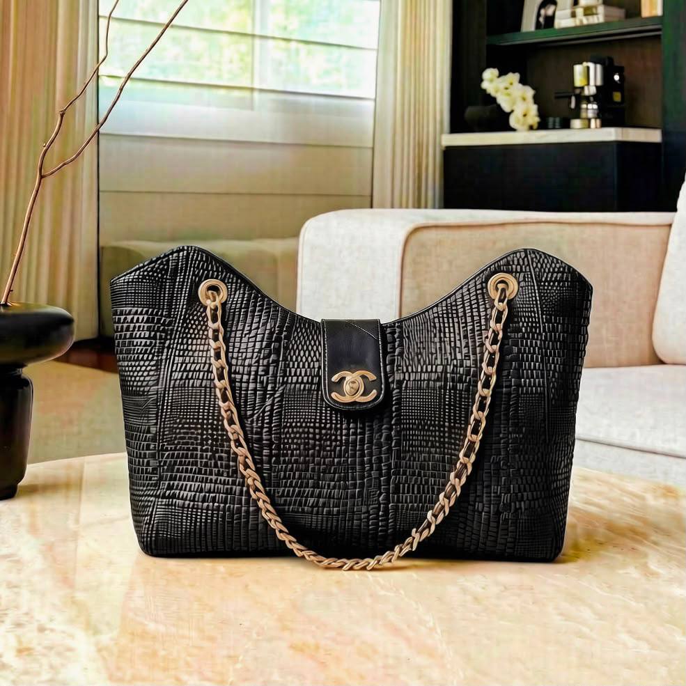 CHANEL

 BEACH BAG 

COPY ONE 

NEW CAME 

130 DHS…🇦🇪🇦🇪

Zain39
Zain295
♥️♥️♥️