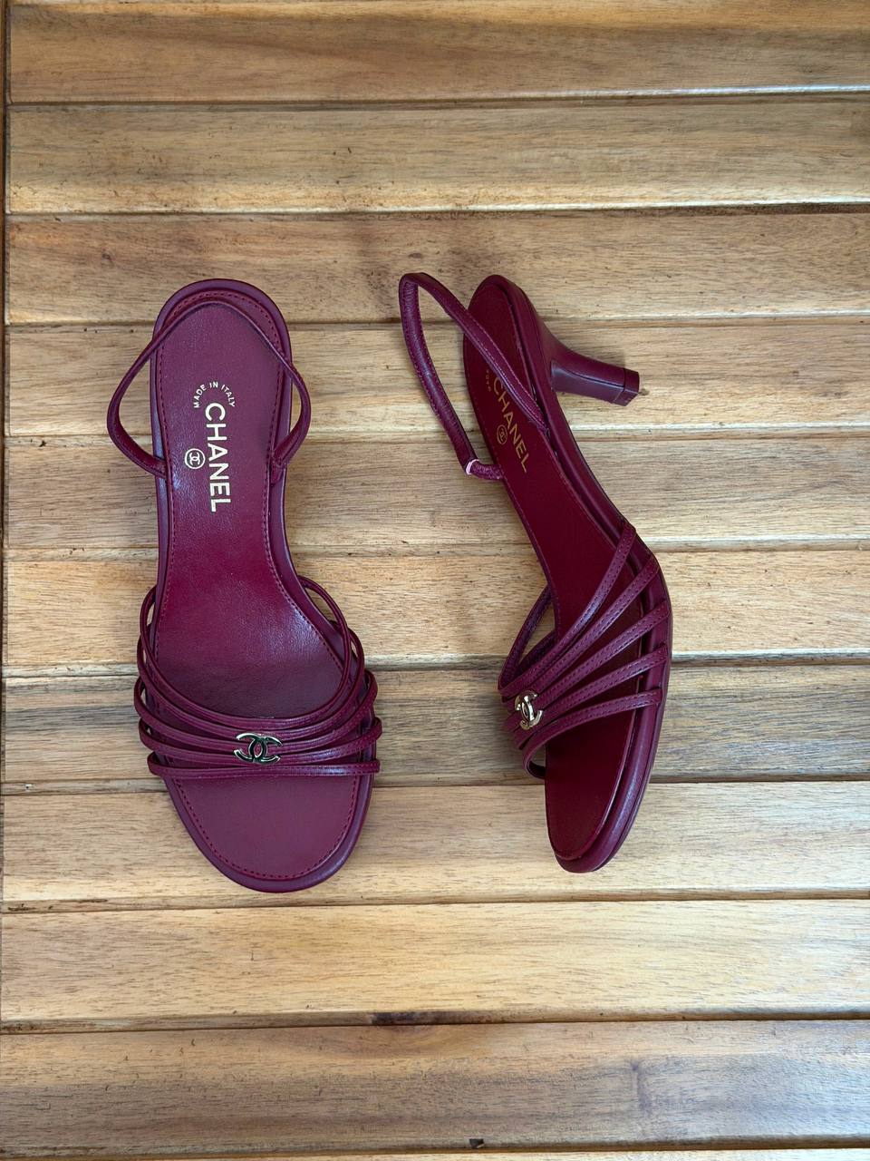Chanel 
Size 36-41
_Super master high quality_🪡
450 dhs🇦🇪🇦🇪

Zain176
♥️♥️♥️
