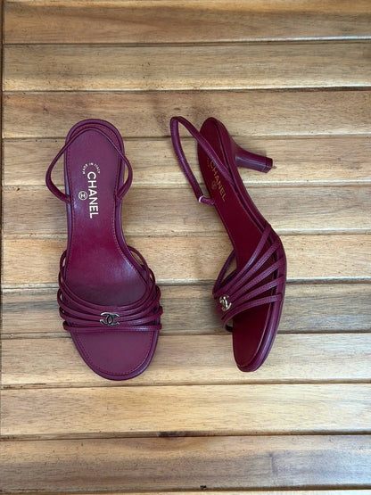 Chanel 
Size 36-41
_Super master high quality_🪡
450 dhs🇦🇪🇦🇪

Zain176
♥️♥️♥️