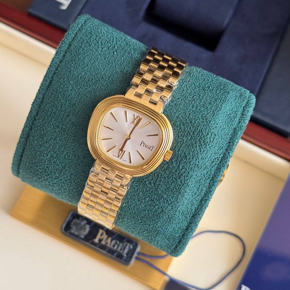 Piaget watch for ladies 
good quality 
260 dhs

Zain59
♥️♥️♥️