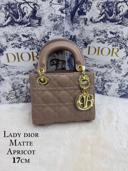 Dior
 (𝐥𝐚𝐝𝐲)
𝐰𝐢𝐭𝐡 𝐛𝐨𝐱 
🎁🎁🎁

𝐥𝐞𝐚𝐭𝐡𝐞𝐫 𝐦𝐚𝐭𝐭𝐞
𝐬𝐢𝐳𝐞:17𝐜𝐦
100 dhs🪙🖤

Zain56
♥️♥️♥️