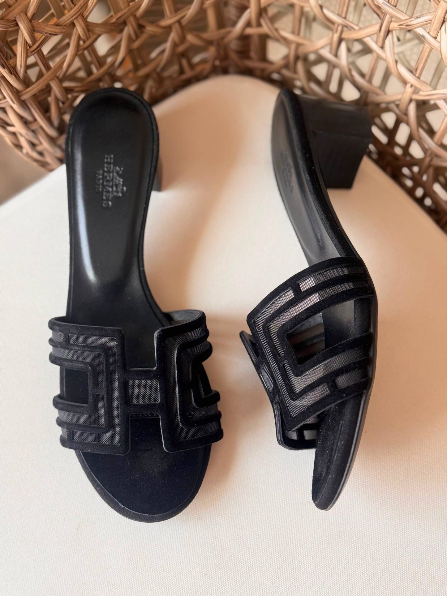 HERMES 
✨ Collection
👠 36–41
💎 Premium Quality
🔥 Super Master
450 dhs✅

Zain198
♥️♥️♥️