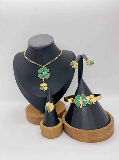 Stainless steel SET 💯*
Necklace ❤️‍🩹
Earring 🍁
Breslat ❣️
Ring 💍 free size
With normal boxes 📦 
And paper bag 🛍️
45 dhs🪙🌺

Zain216