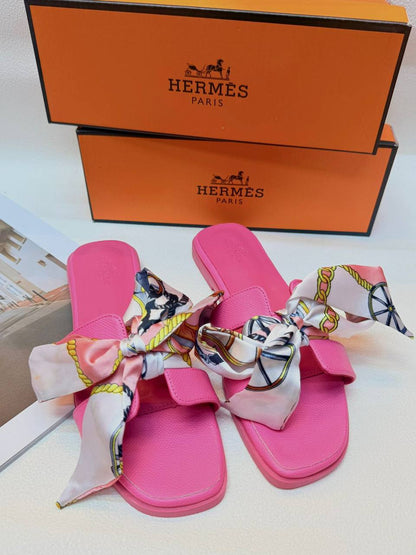 Slippers
Size 36-41
70 dhs✅

Zain236
♥️♥️♥️
