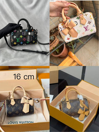 LV 

good quality, comes with box, 
🎁🎁🎁

size... 16*11 cm 

90 dhs🗽

Zain12
♥️♥️♥️