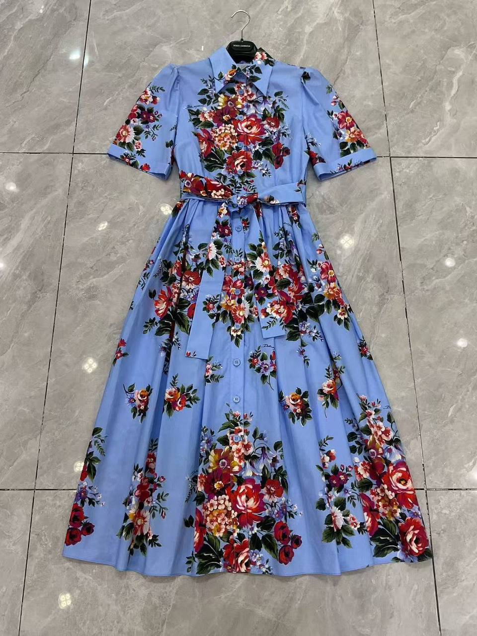 D&G
❤️‍🔥DOLCE & GABBANA❤️‍🔥
    ✨💯 % cotton✨
         VIP quality 😍
Sizes;  S-M-L-XL
650 dhs✅

Zain287
♥️♥️♥️