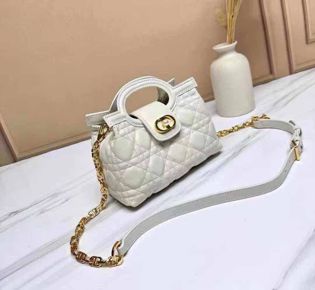 💎  Dior Jolie
1⃣️ First quality +🎁
Size : 19 * 13.5 cm
110 dhs🇦🇪

with box
🎁🎁🎁

Zain115
♥️♥️♥️