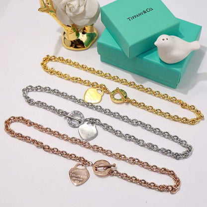 Tiffany ❤️‍🔥*
Necklace 💥
Bracelet ✨
Master quality 💯
With normal boxes 🗃️ 
80 dhs✅
With master box 📦 
100 dhs✅

Zain216
♥️♥️♥️