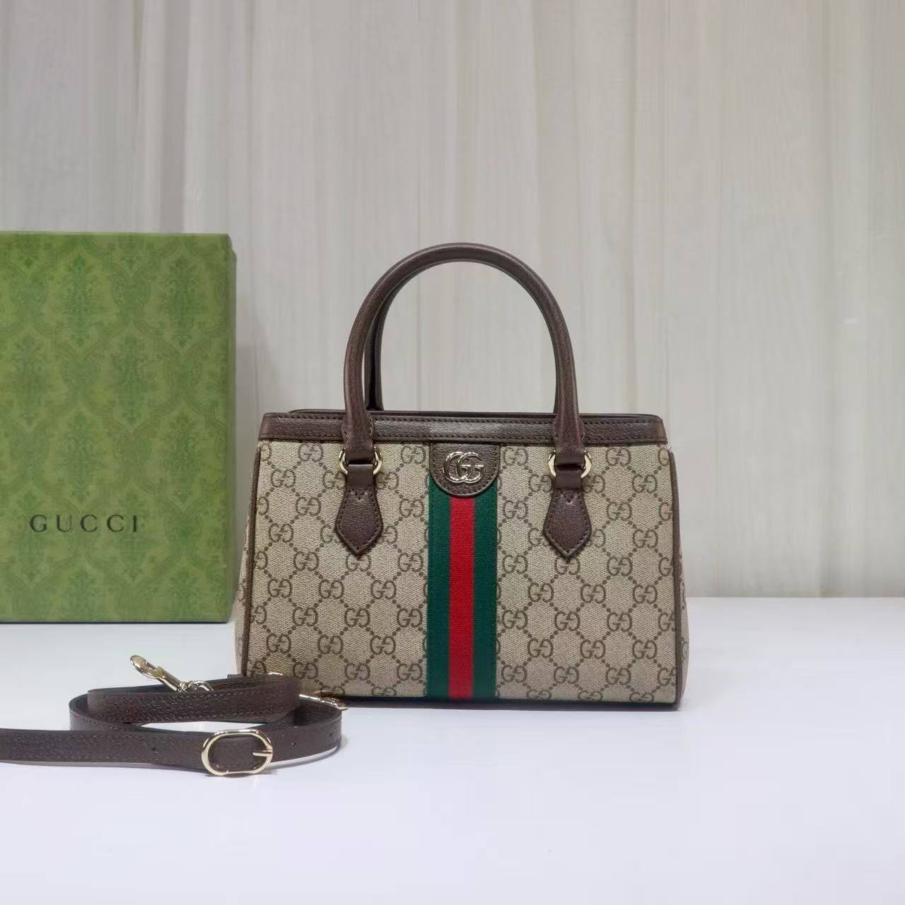 Gucci 🙋🏻💕
Master
 26cm 🫶🏼 320 dhs✅
34cm🫶🏼 340 dhs✅

Zain297
♥️♥️♥️