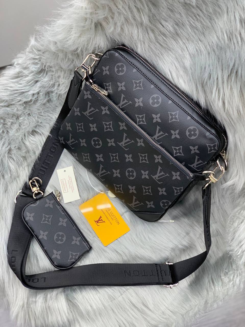 LV 
SIZE  ……… 25CM
115 dhs🪙

With BOX
🎁🎁🎁

Zain244
♥️♥️♥️