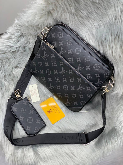 LV 
SIZE  ……… 25CM
115 dhs🪙

With BOX
🎁🎁🎁

Zain244
♥️♥️♥️