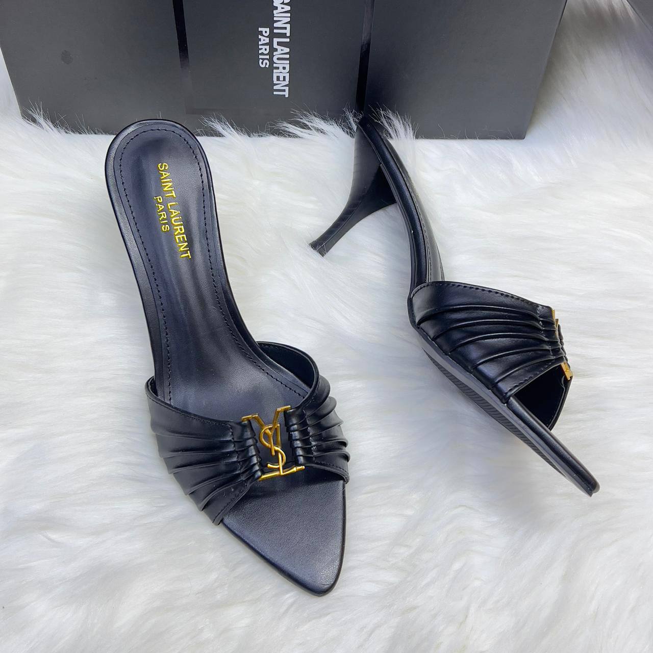 OFFER 
Discount
140 dhs🪙🖤
SIZE 36-41 available
Limit Stock

Zain88
♥️♥️♥️