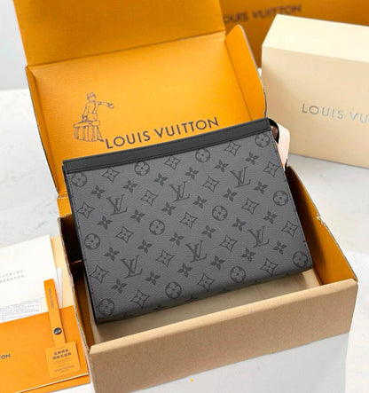 LOUIS VUITTON HAND BAG POUCH NEW CAME GOOD QUALITY WITH 
BOX 
95 dhs✅

Zain295
♥️♥️♥️