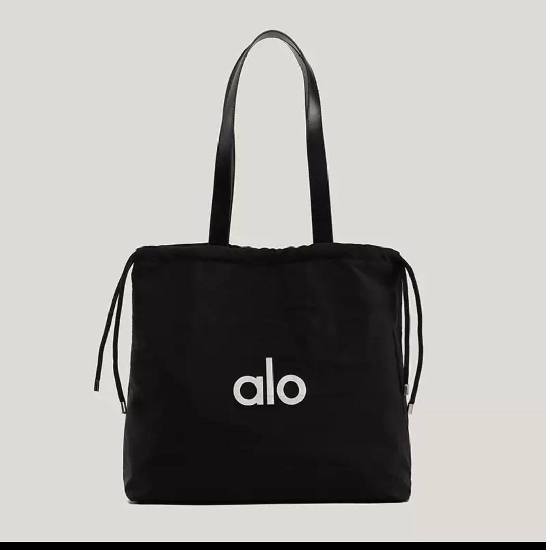 ALO
75 dhs🪙🖤 
high quality

Zain26
♥️♥️♥️