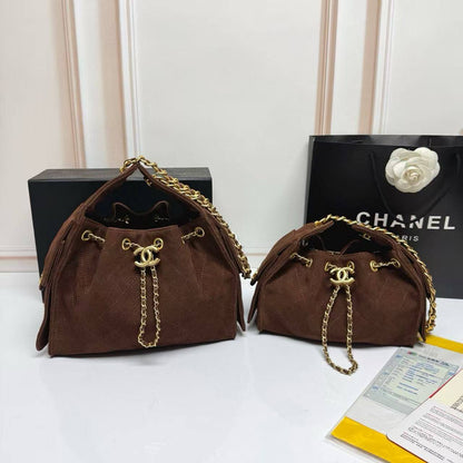 Chanel Master
Size 25cm 
280 dhs💓

Zain132
♥️♥️♥️