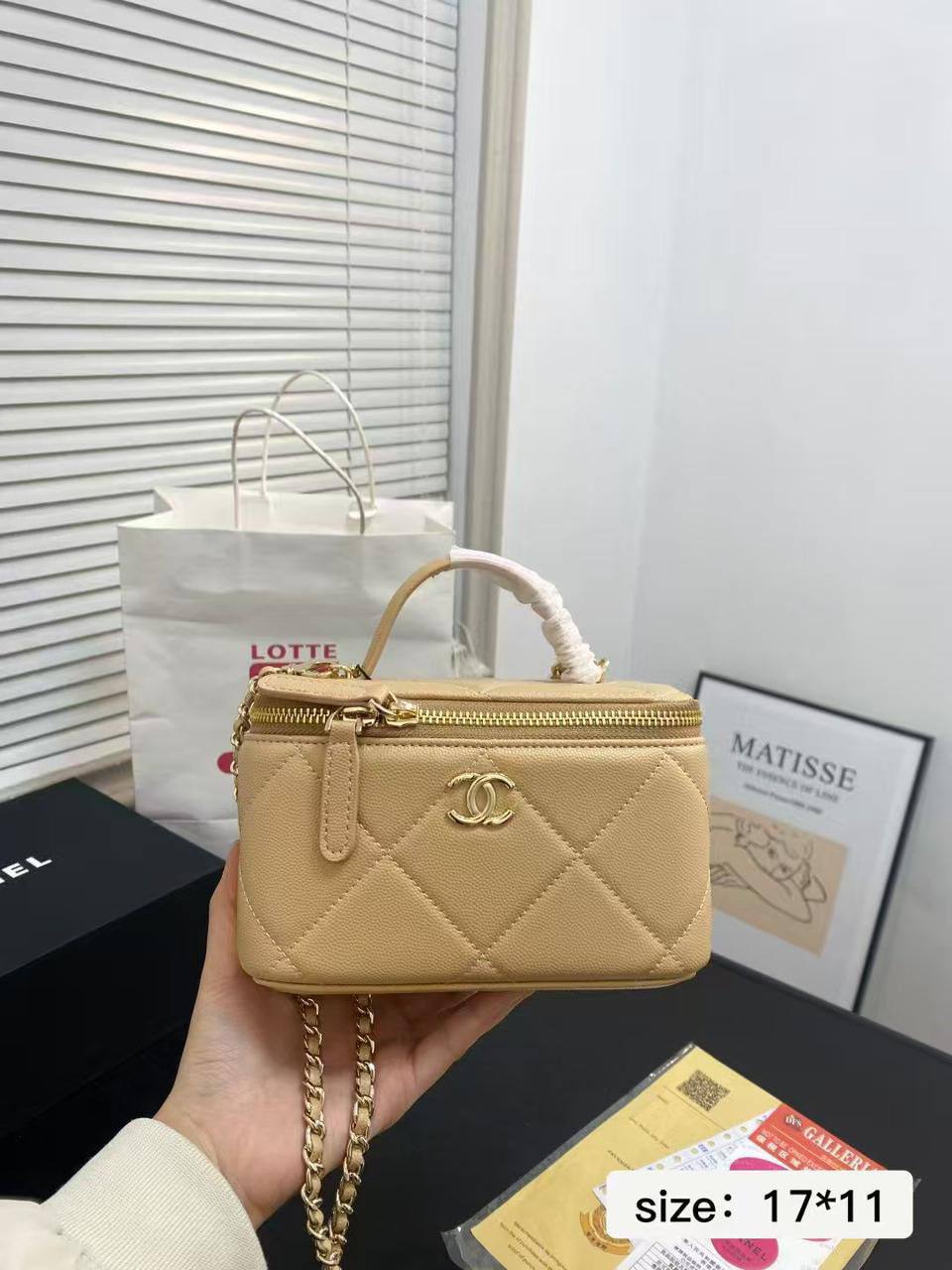 Chanel 
Master
240 dhs✅
#17cm🩷🩷🙋‍♂️
#with box

Zain228
♥️♥️♥️