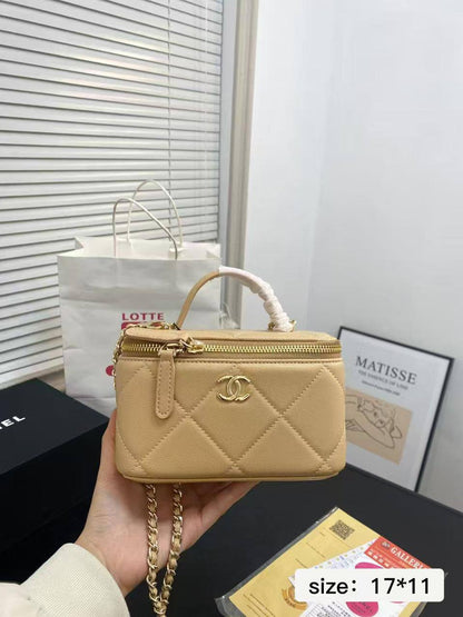 Chanel 
Master
240 dhs✅
#17cm🩷🩷🙋‍♂️
#with box

Zain228
♥️♥️♥️