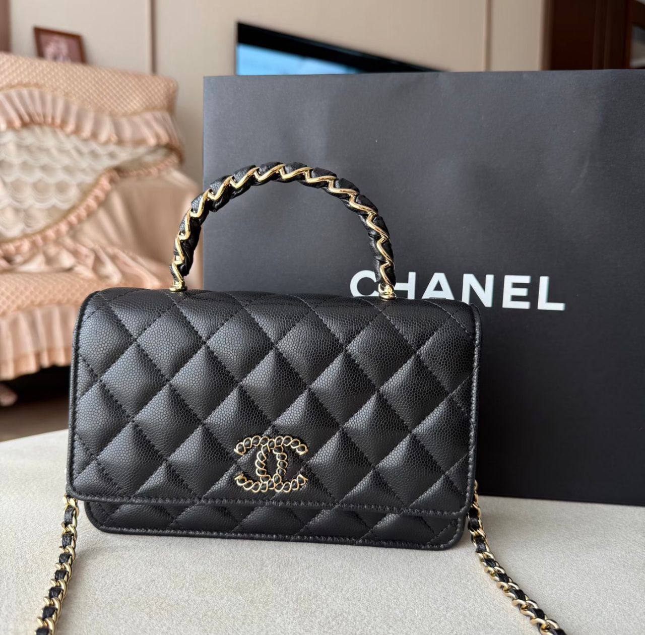 Chanel
100 dhs✅
size：22cm
good-quality 

with box🎁🎁🎁

Zain35
Zain26
♥️♥️♥️