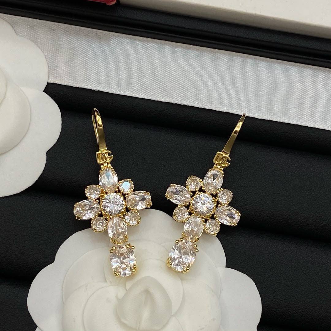 D&G

 Necklace 💥 Earring 🦋 Master quality 💯 With normal boxes 🗃️

105 dhs🇦🇪🇦🇪🇦🇪

Zain216
♥️♥️♥️
