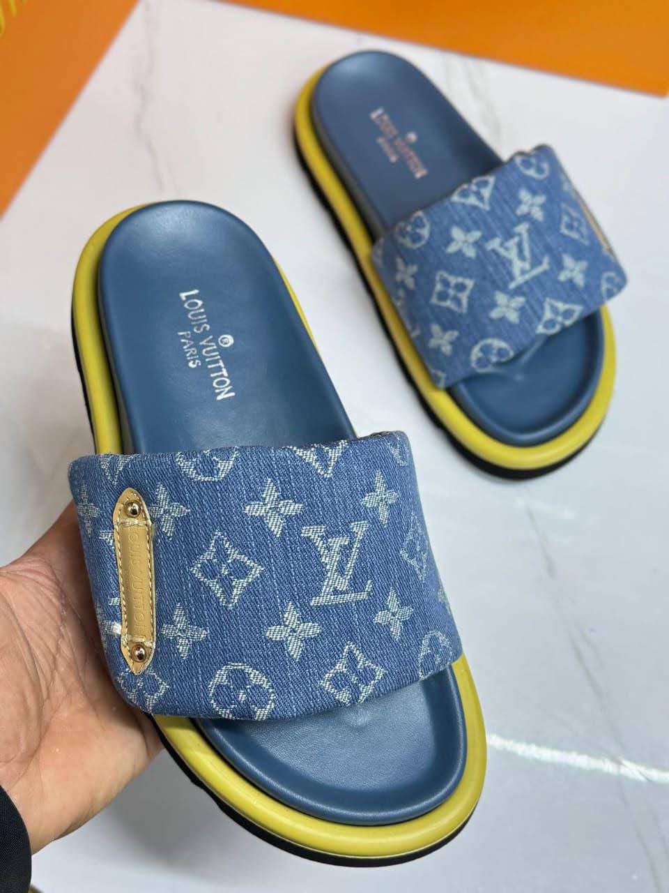 LV
𝐇𝐢𝐠𝐡 𝐪𝐮𝐚𝐥𝐢𝐭𝐲 💯 
𝐒𝐢𝐳𝐞 𝟑𝟔-𝟑𝟕-𝟑𝟖-𝟑𝟗-𝟒𝟎-𝟒𝟏 
100 dhs🇦🇪🇦🇪

Zain86
♥️♥️♥️