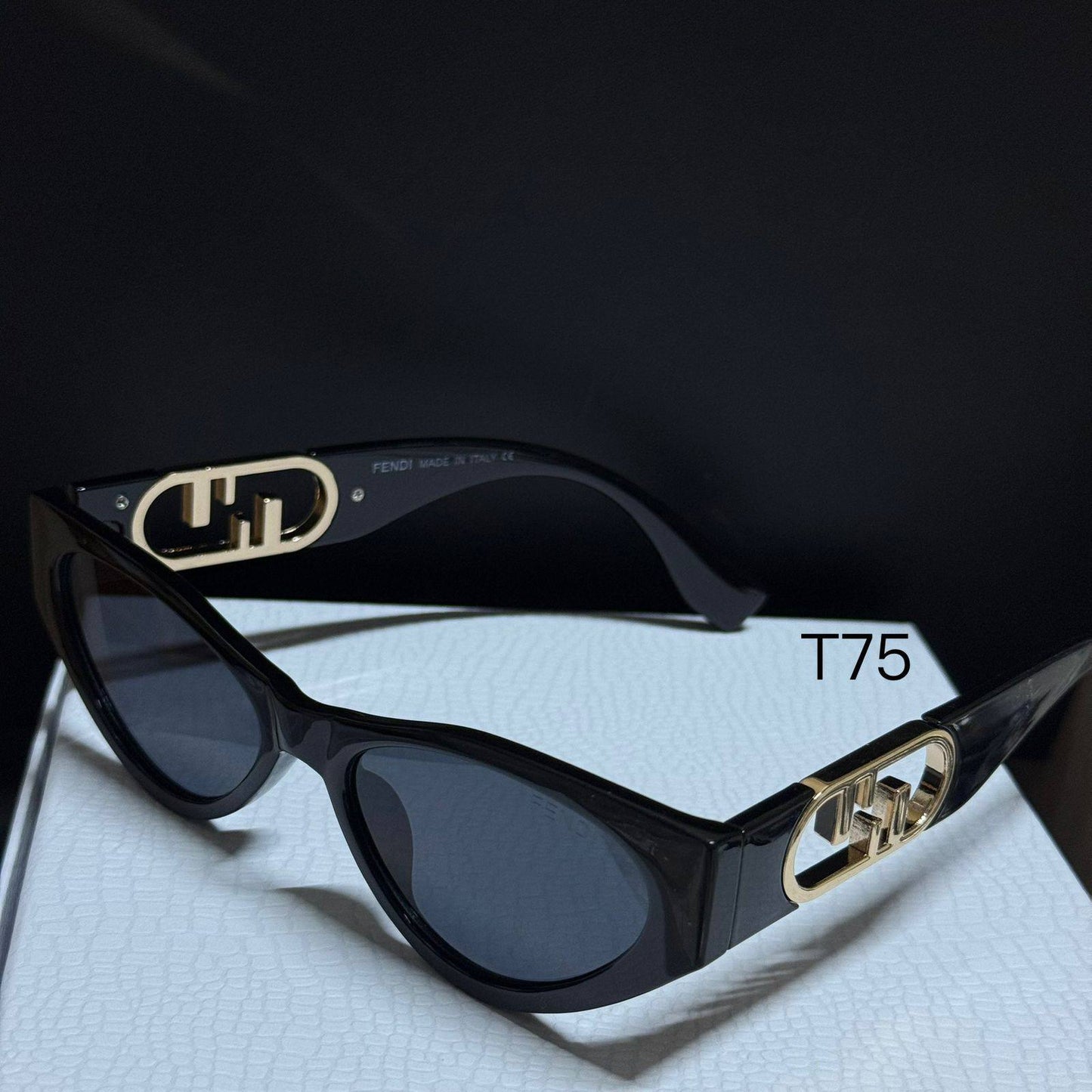 *Sunglasses 🕶️*
Copy one❣️
good quality 💯
With master box 🗃️ 
50 dhs🗽

Zain216
♥️♥️♥️
