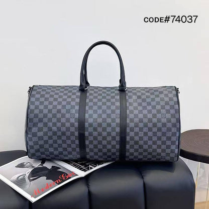 LV / GUCCI
TRAVELLING BAG
ᴄᴀɴᴠᴀss ᴍᴀᴛᴇʀɪᴀʟ
sɪᴢᴇ : 55 cm

70 dhs❣️

Zain31
♥️♥️♥️