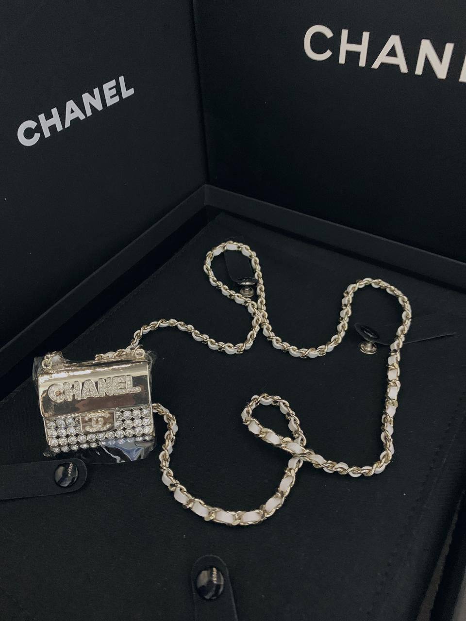 Chanel

NECKLACE 🔅

170 dhs❣️
*WITH BOX AND PAPER BAG*
🎁🎁🎁

Zain89
♥️♥️♥️