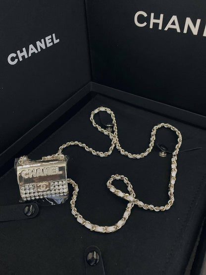 Chanel

NECKLACE 🔅

170 dhs❣️
*WITH BOX AND PAPER BAG*
🎁🎁🎁

Zain89
♥️♥️♥️