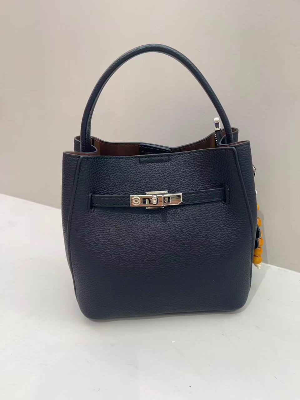 Hermes 
120 dhs✅
size 22 cm

Zain161
♥️♥️♥️
