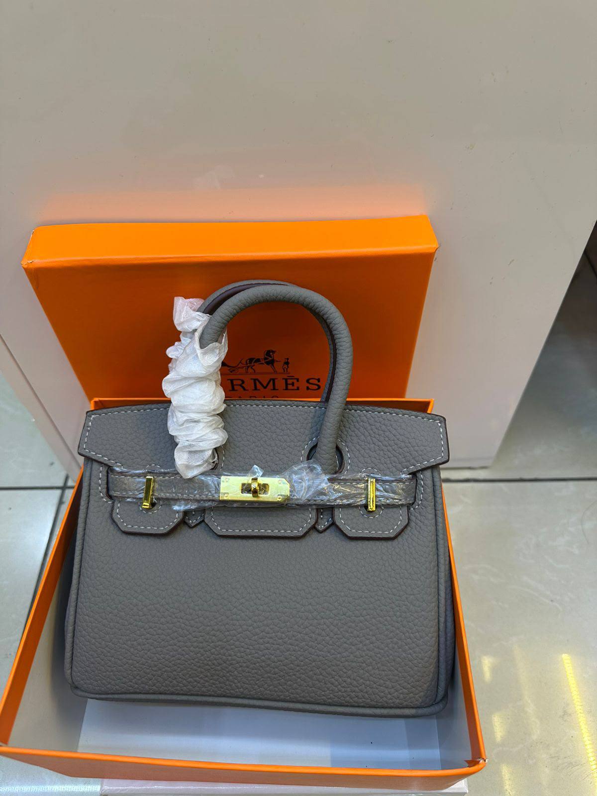 Mix Bag 
Good quality
Hermes
Dior

95 dhs🇦🇪🇦🇪

With box 📦 

Zain70 
♥️♥️♥️