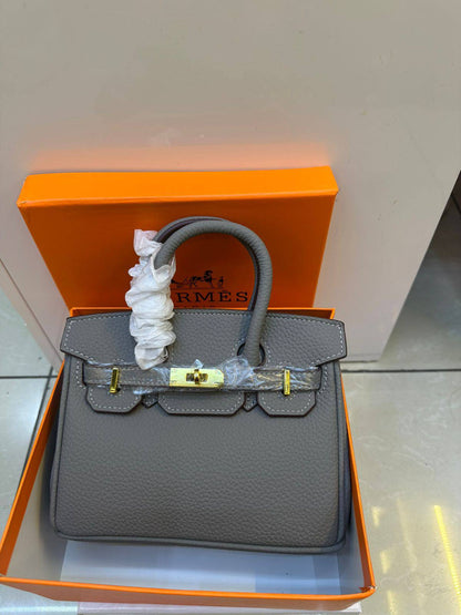 Mix Bag 
Good quality
Hermes
Dior

95 dhs🇦🇪🇦🇪

With box 📦 

Zain70 
♥️♥️♥️