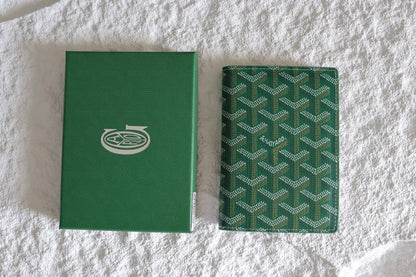LV - Goyard
Master Quality
Passport Cover 
105 dhs✅

Zain33
♥️♥️♥️