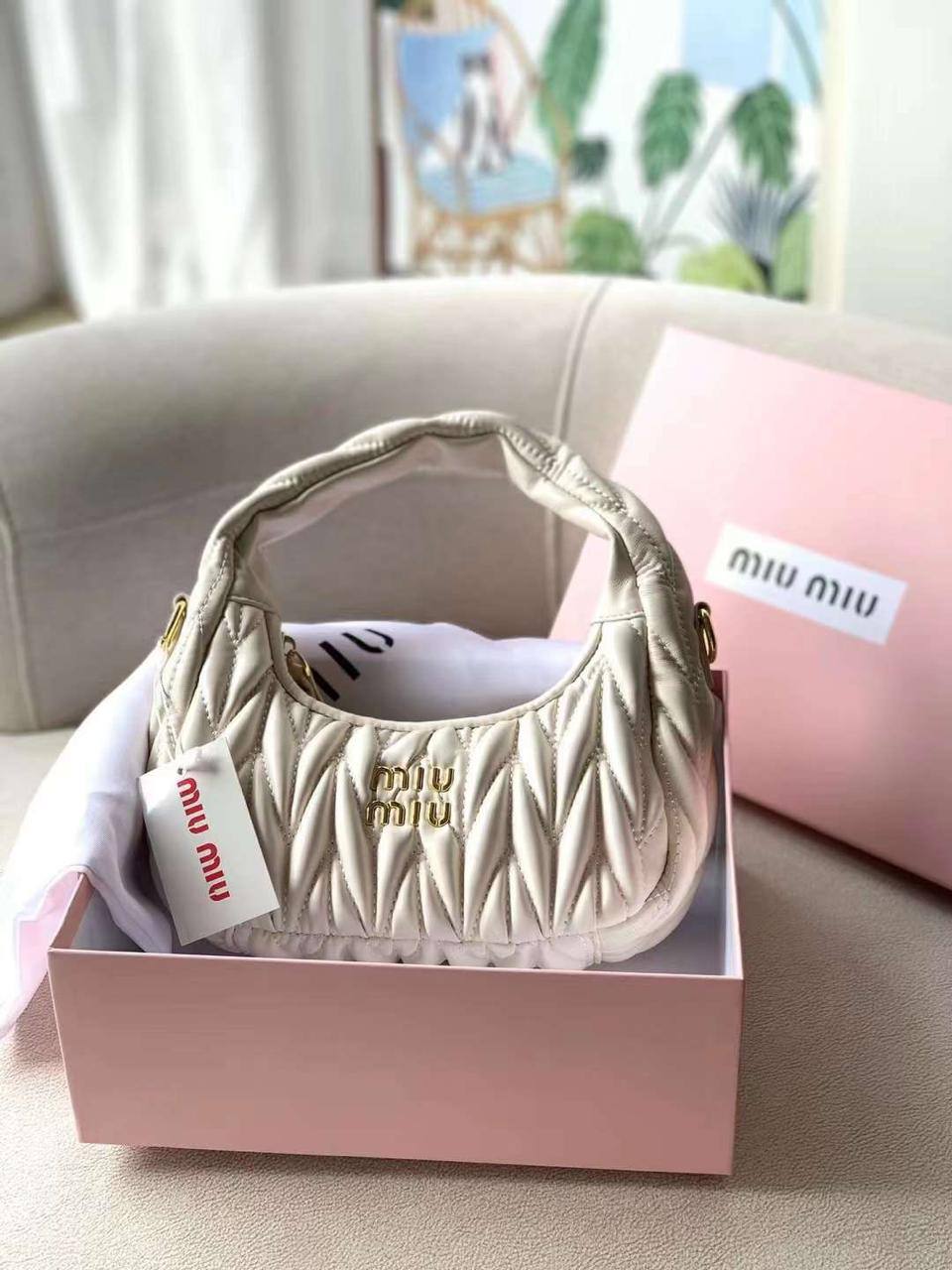Miu Miu
withbox 
100 dhs🇦🇪🇦🇪

Zain143
♥️♥️♥️