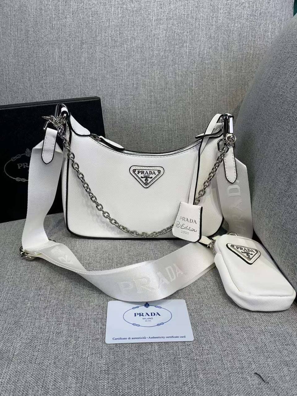 Prada

95 dhs✅

with box
🎁🎁🎁

Zain235
♥️♥️♥️