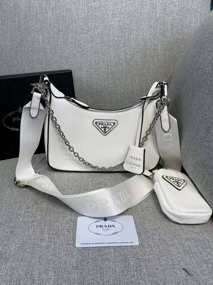 Prada

95 dhs✅

with box
🎁🎁🎁

Zain235
♥️♥️♥️