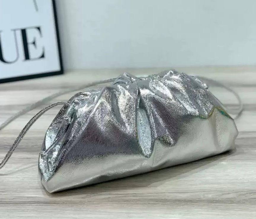BOTTEGA 
NEW CAME BIG SIZE 
GOOD QUALITY
115 dhs🪙🌨️

Zain39
♥️♥️♥️
