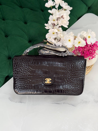 Chanel  ✨💥
Available original box 📦 
With full packing 🎀🎀
Super high quality 💥💥

For Price 👇 WhatsApp✅
0568585901 
0507557372
0552275751 Owner Zain 👌

Zain295
♥️♥️♥️