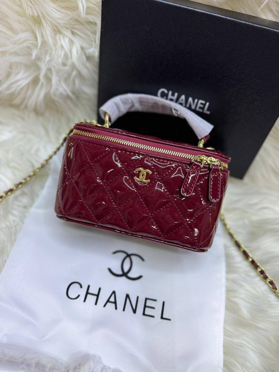 🌸 Chanel 24K
1⃣️ First quality +🎁
Size: 17.5 * 10 * 8 cm
85 dhs❤️
with box🎁

Zain115
♥️♥️♥️