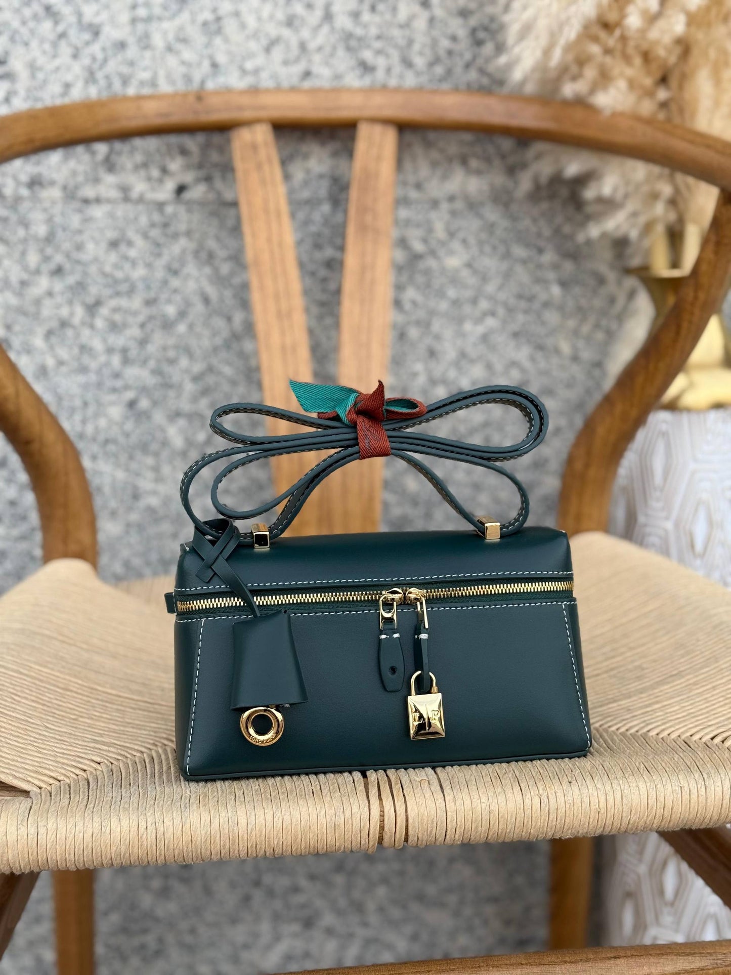 Available again✨✨✨
LORO PIANA
20cm
330 dhs🪙🌨️
Top quality 
With box🎁

Zain167
♥️♥️♥️