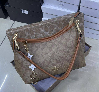 Coach

95 dhs✅ 

with box
🎁🎁🎁

Zain72
♥️♥️♥️