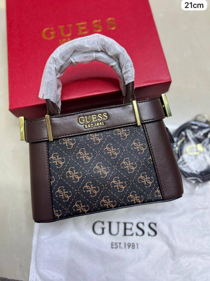 🌹 Guess Hanbag
1⃣️ First quality +🎁
size : 21 * 13 * 7 cm
95 dhs✅
with box 🎁

Zain115
♥️♥️♥️