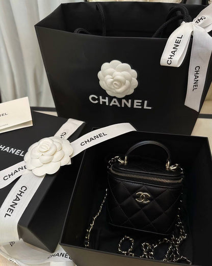Chanel

100 dhs🇦🇪🇦🇪

SIZE：small

Good-quality 
with box

Zain35 
♥️♥️♥️