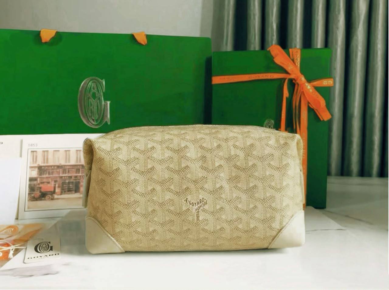 GOYARD POUCH  
HIGH QUALITY 
WITH BOX 
100 dhs✅

Zain39
♥️♥️♥️