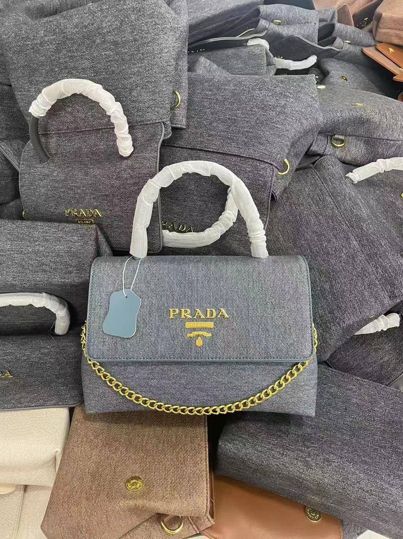 Prada - Chanel - Hermes
95 dhs✅
high quality25cm

Zain26
♥️♥️♥️