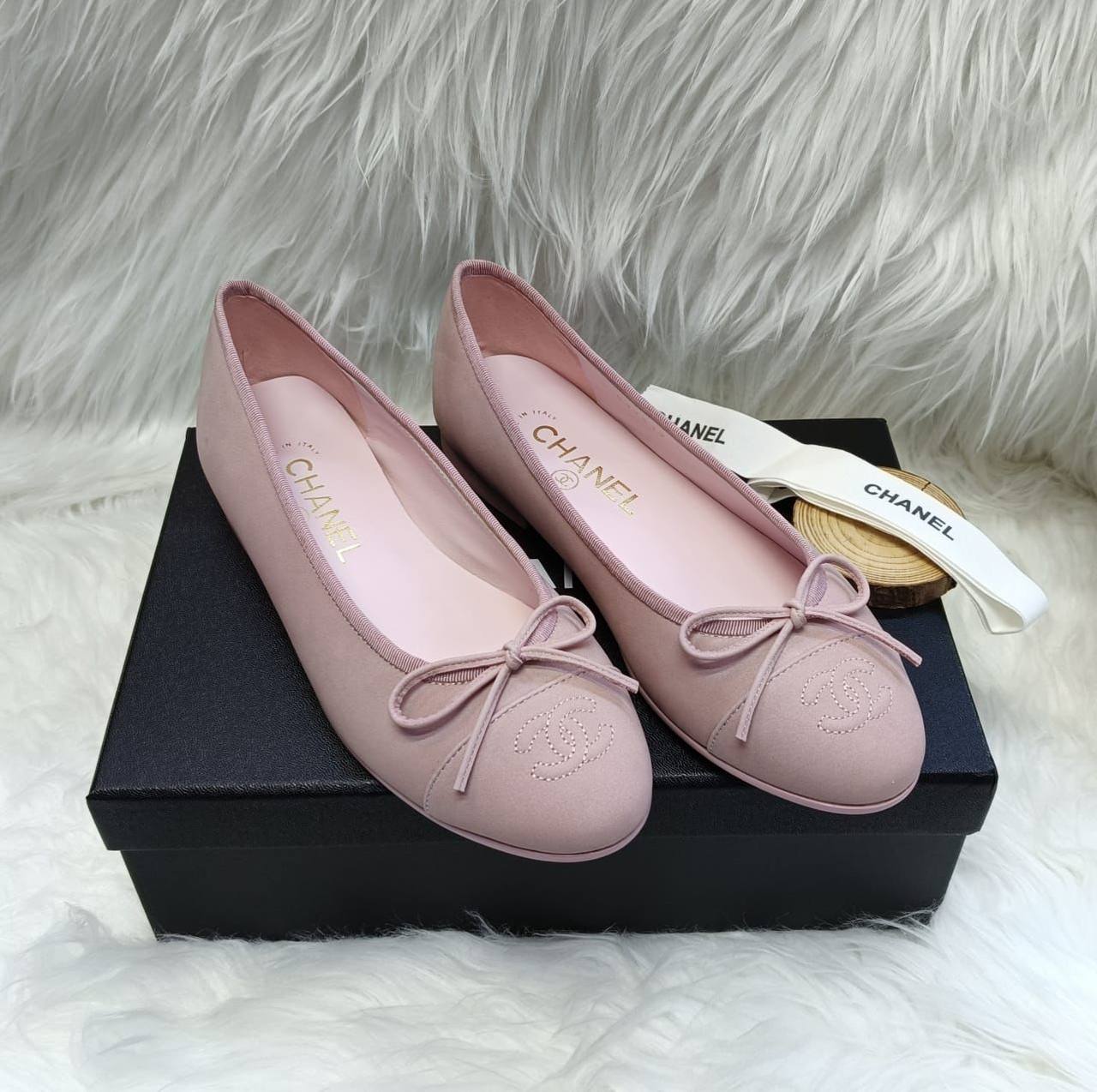Chanel
High quality🤗
SIZE  ……… 36-42🥳
350 dhs✅

Zain119
♥️♥️♥️