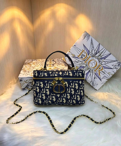 Dior
80 dhs✅

with box
🎁🎁🎁

Zain38
♥️♥️♥️