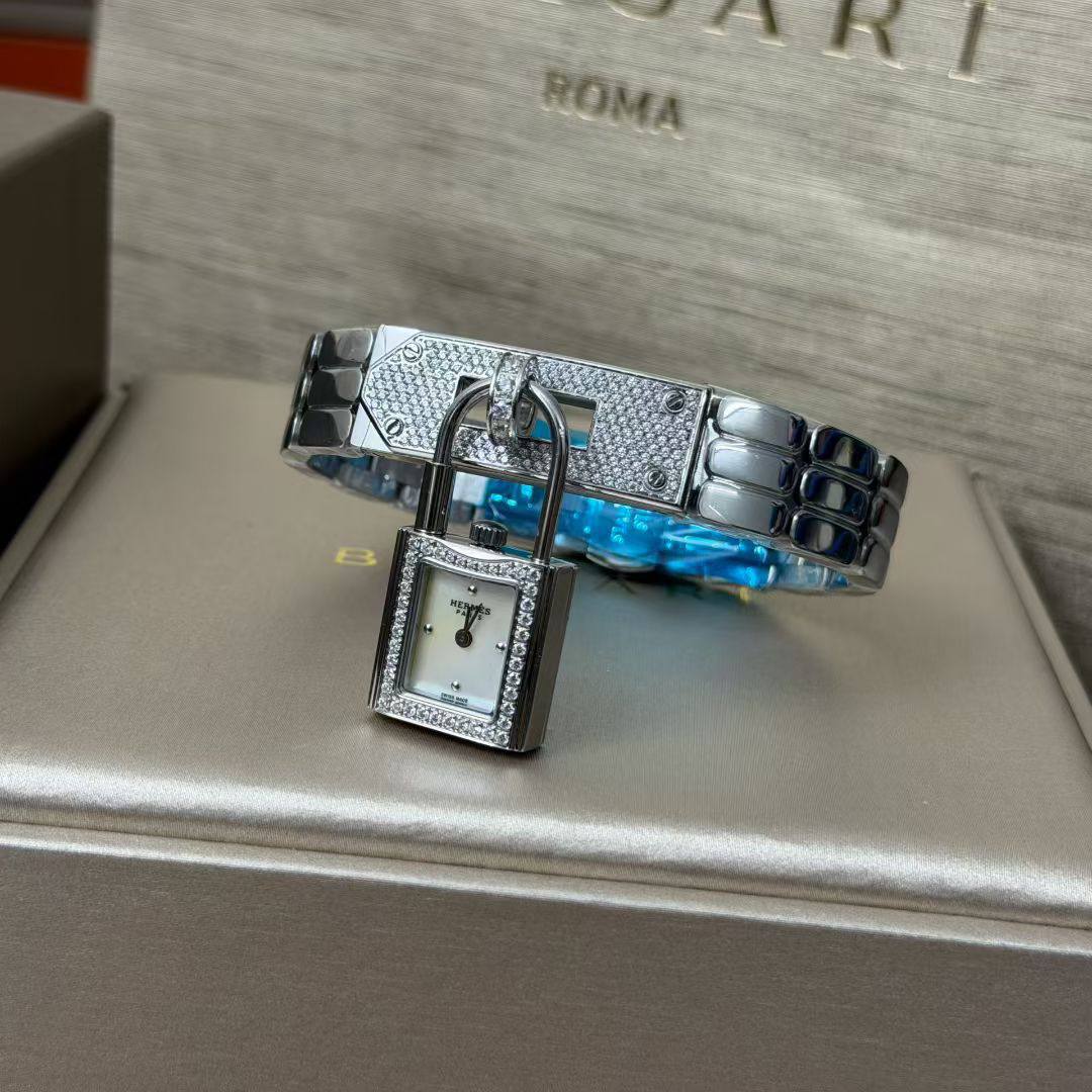 Bvlgari 
Master
445 dhs✅

with box paper bag
🎁🎁🎁

Zain85
♥️♥️♥️